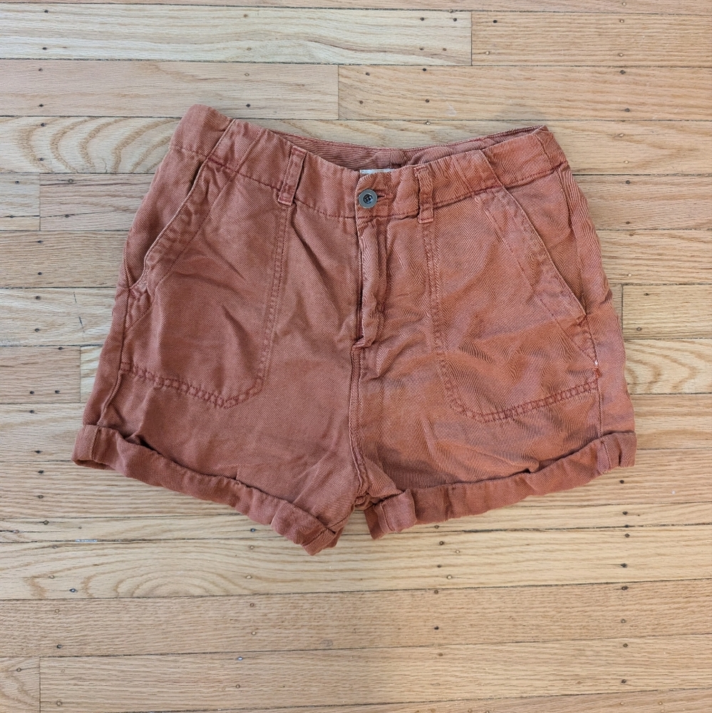 Bella Dahl Tan Cargo Shorts Relaxed Fit
